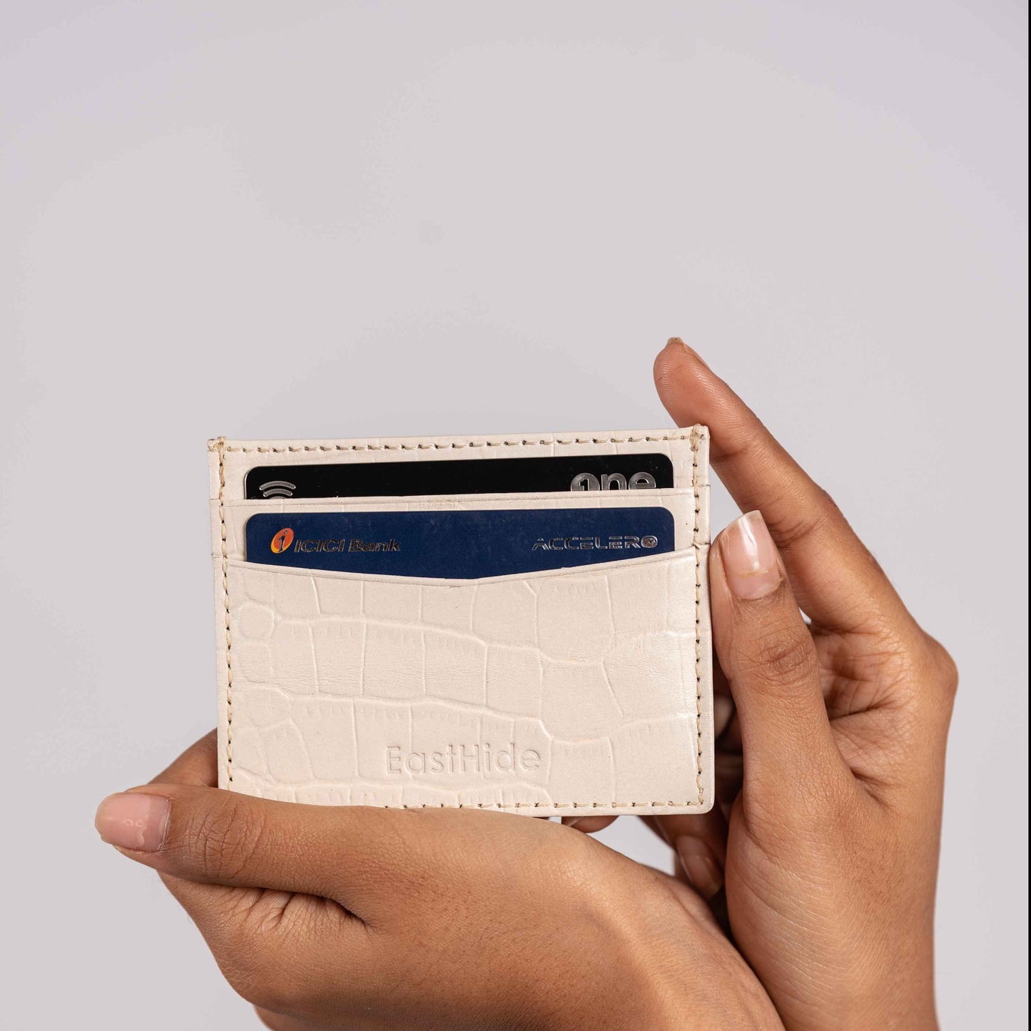 Classic 4 Slot White Wallet